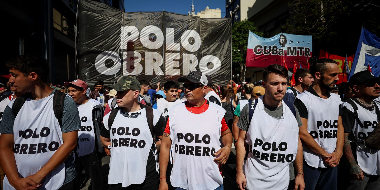 protestos-na-argentina-tem-momentos-de-tensao-e-dois-detidos