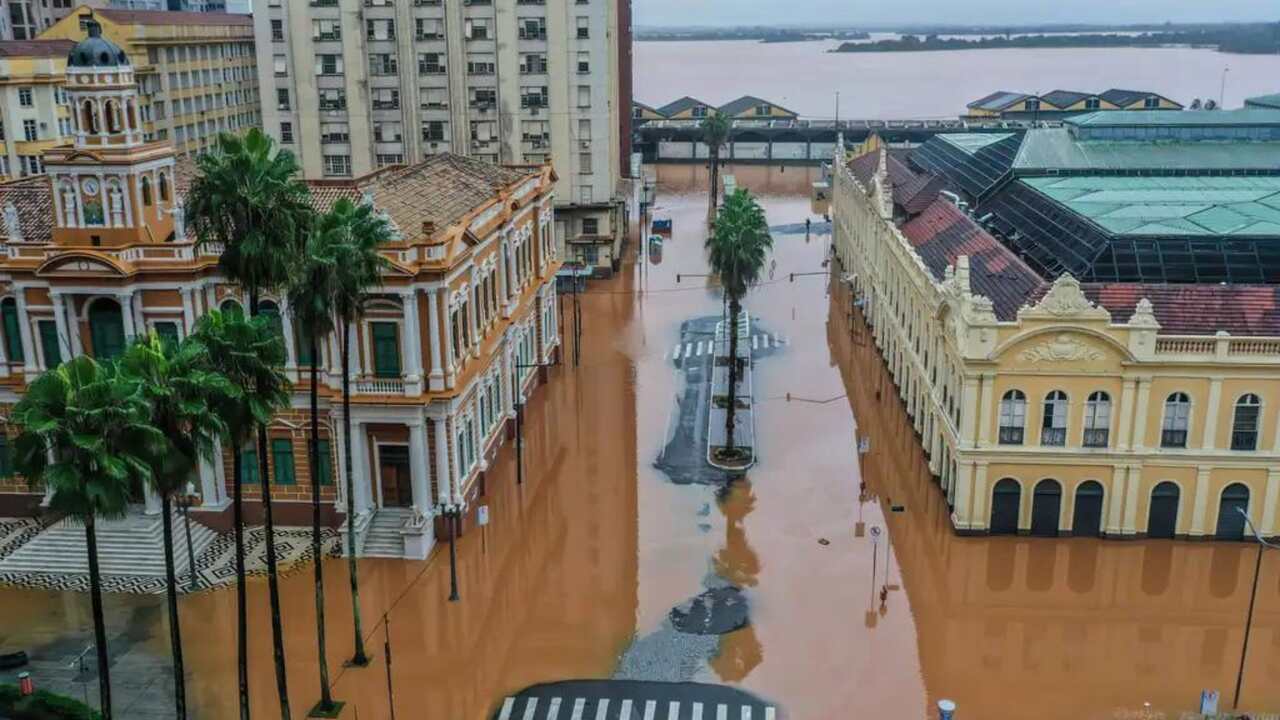 em-porto-alegre,-moradores-correm-para-sair-de-casa-por-risco-em-dique:-‘tentando-carona’