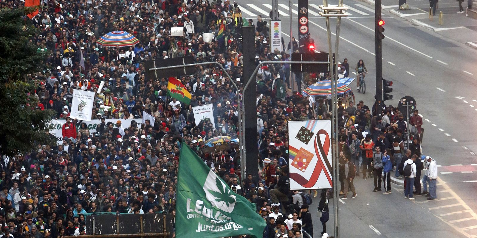 marcha-da-maconha-de-sp-protesta-contra-prisoes-e-violencia-policial