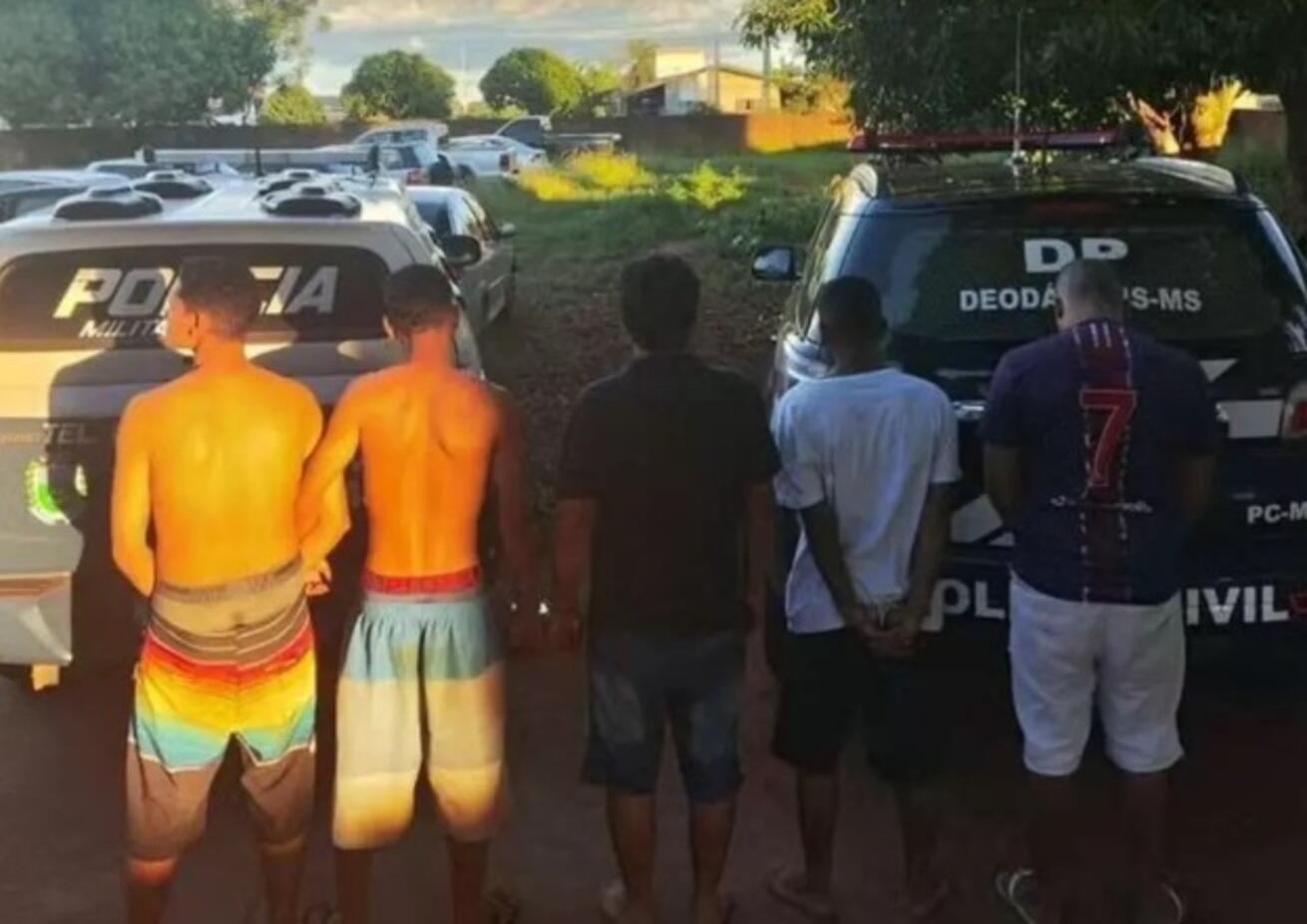 cinco-sao-condenados-a-mais-de-100-anos-de-prisao-por-assassinato-de-adolescente