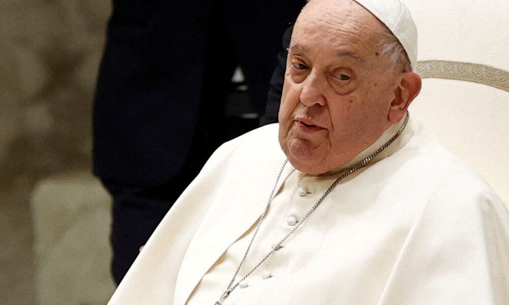 papa-pode-aparecer-neste-domingo-para-saudacao-aos-fieis,-diz-vaticano