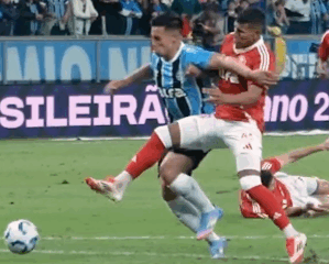 em-classico-bastante-nervoso,-gremio-e-internacional-ficam-no-empate-no-brasileirao