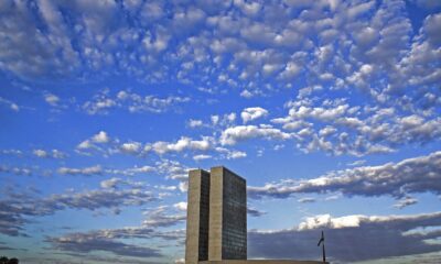 relator-antecipa-fim-da-reeleicao-para-2030-e-ccj-adia-votacao