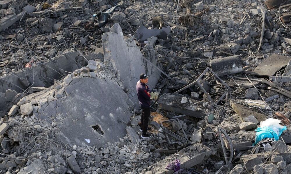 ataques-israelenses-matam-dezenas-em-gaza-enquanto-trump-visita-regiao