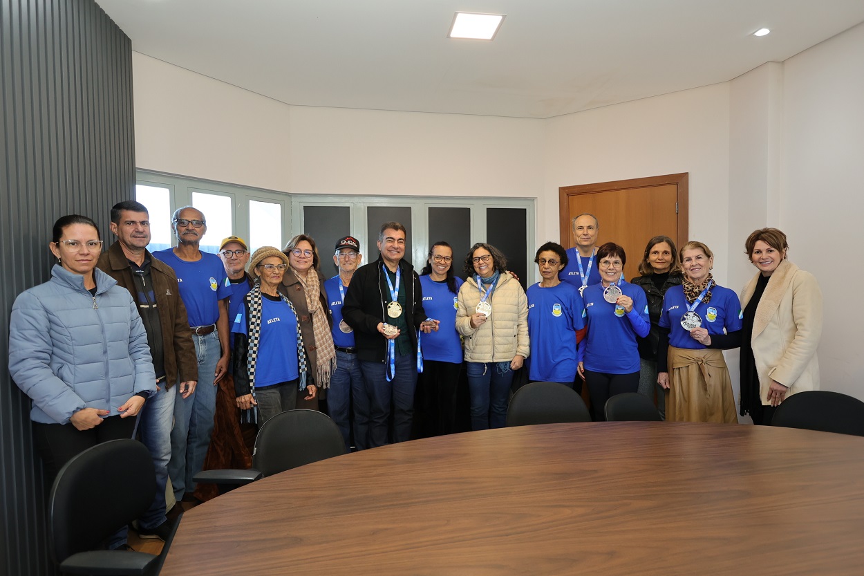 prefeito-recebe-douradenses-medalhistas-nos-jogos-da-melhor-idade-de-ms-–-portal-prefeitura-de-dourados