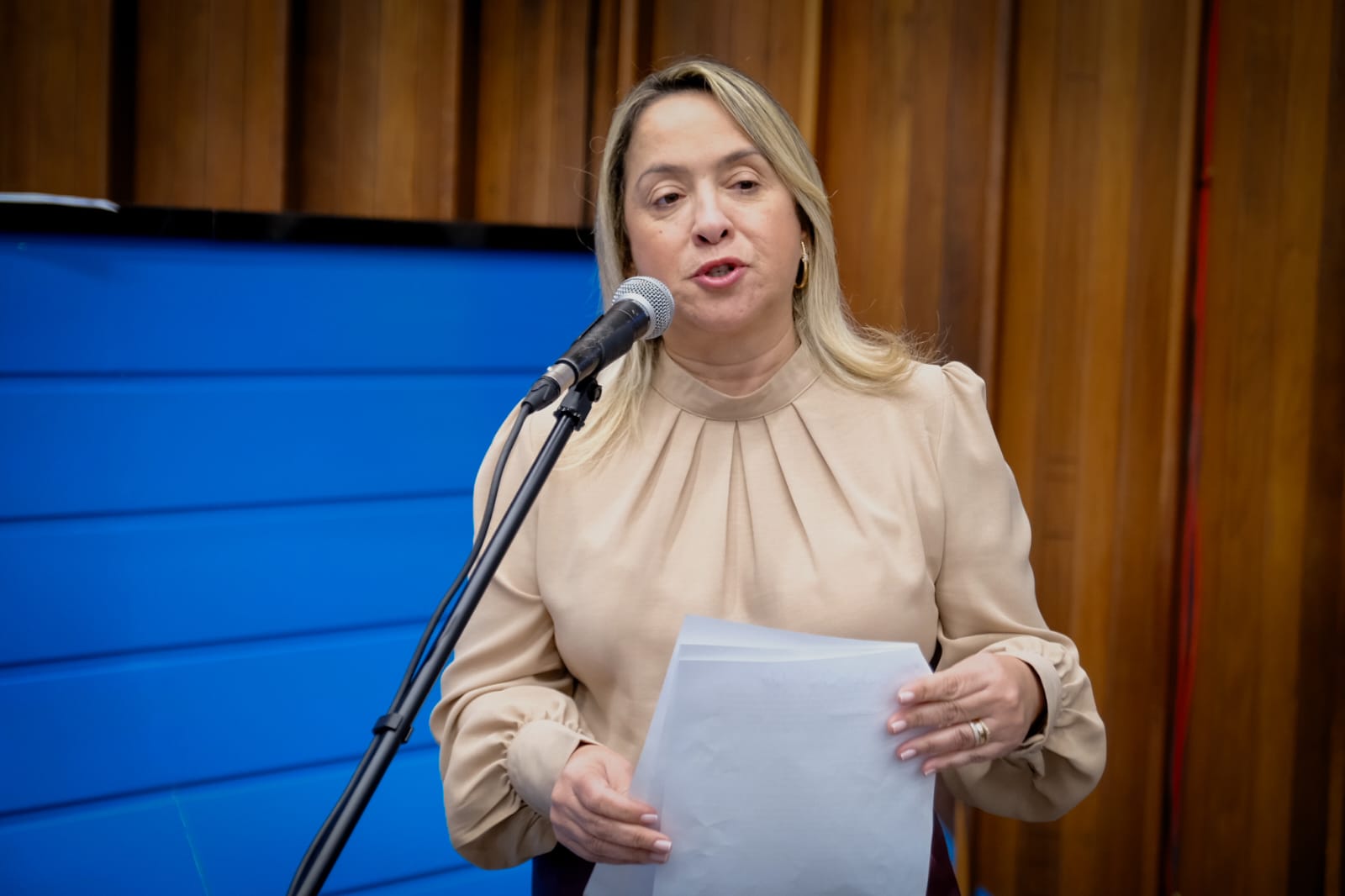 falta-de-agentes-de-saude-preocupa-e-lia-nogueira-cobra-respostas-–-folha-de-dourados-–-noticias-de-dourados-ms-e-regiao