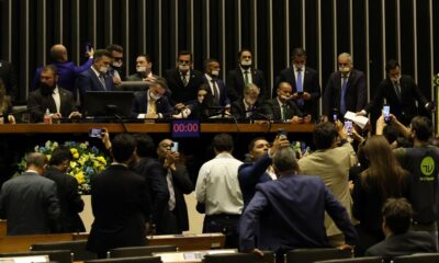 alcolumbre-e-motta-pedem-dialogo-e-respeito-apos-ocupacao-de-plenarios