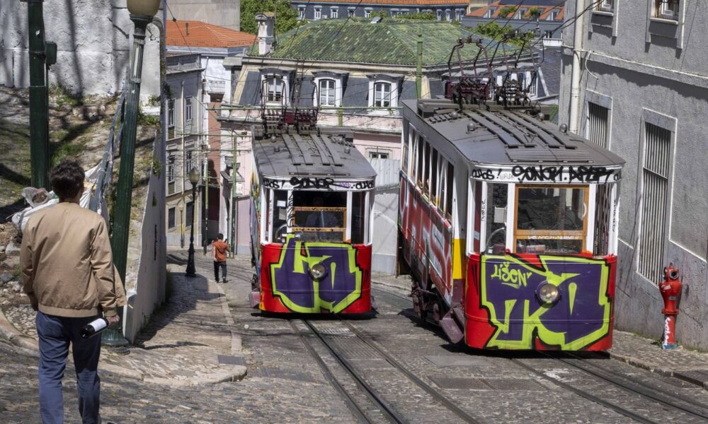 acidente-com-bondinho-em-lisboa-deixa-15-mortos