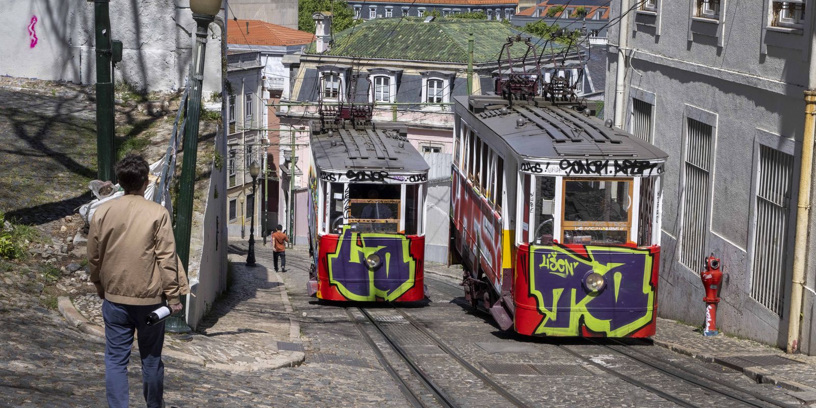 acidente-com-bondinho-em-lisboa-deixa-15-mortos