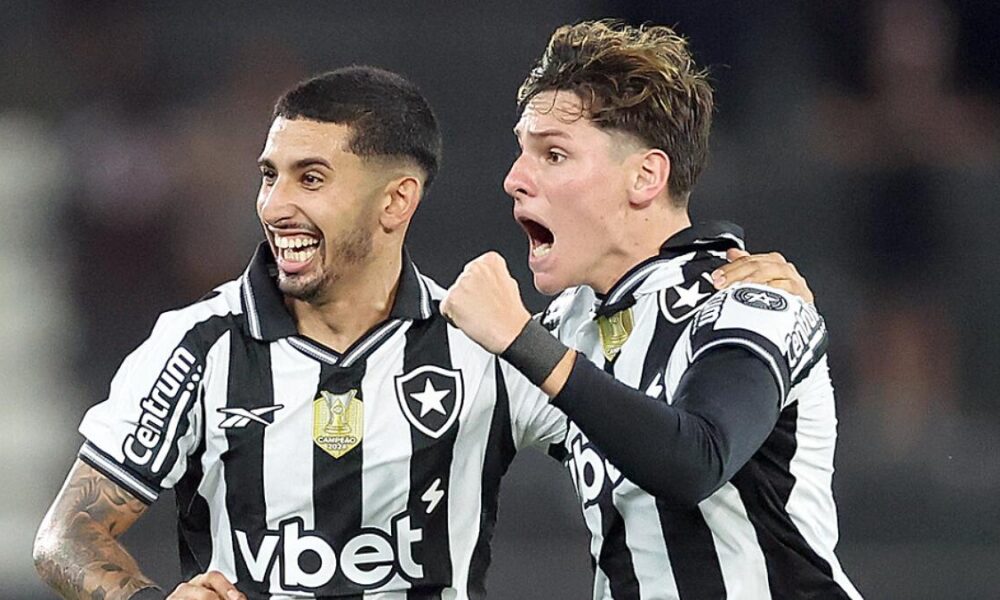 botafogo-supera-expulsao-no-1o-tempo,-vence-atletico-mg-e-entra-no-g-4-do-brasileirao