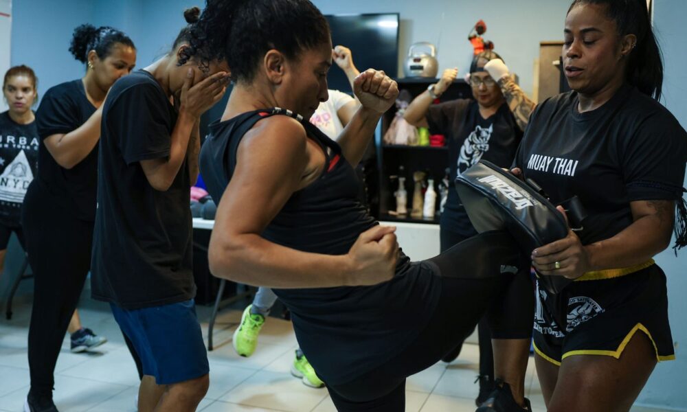 projeto-social-no-rio-oferece-aulas-de-defesa-pessoal-para-mulheres