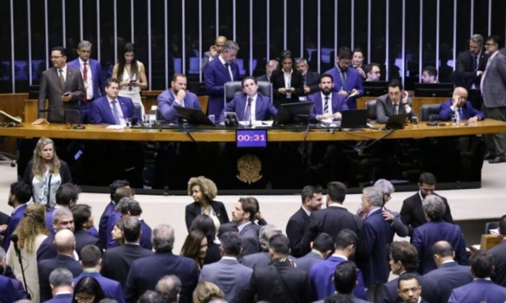 camara-ja-gastou-r$-3,3-milhoes-com-deputados-presos-ou-fora-do-brasil