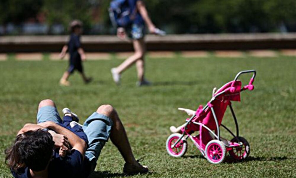 licenca-paternidade-e-avanco,-mas-ainda-e-desigual-no-cuidado-infantil