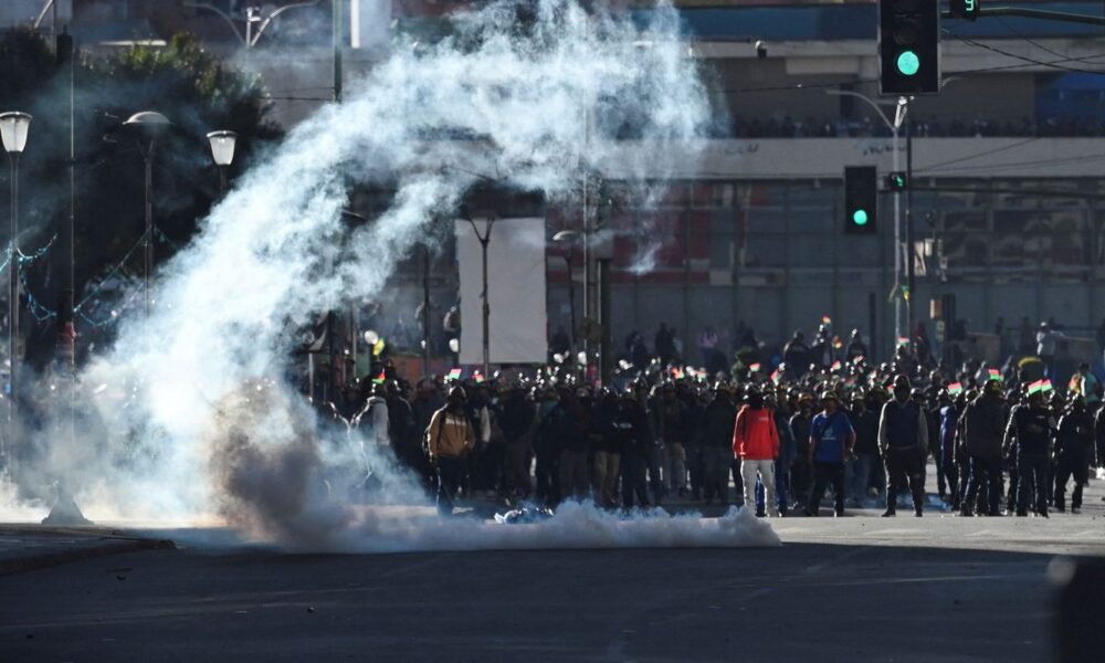 em-meio-a-protestos,-bolivia-revoga-lei-que-limitava-estado-de-excecao