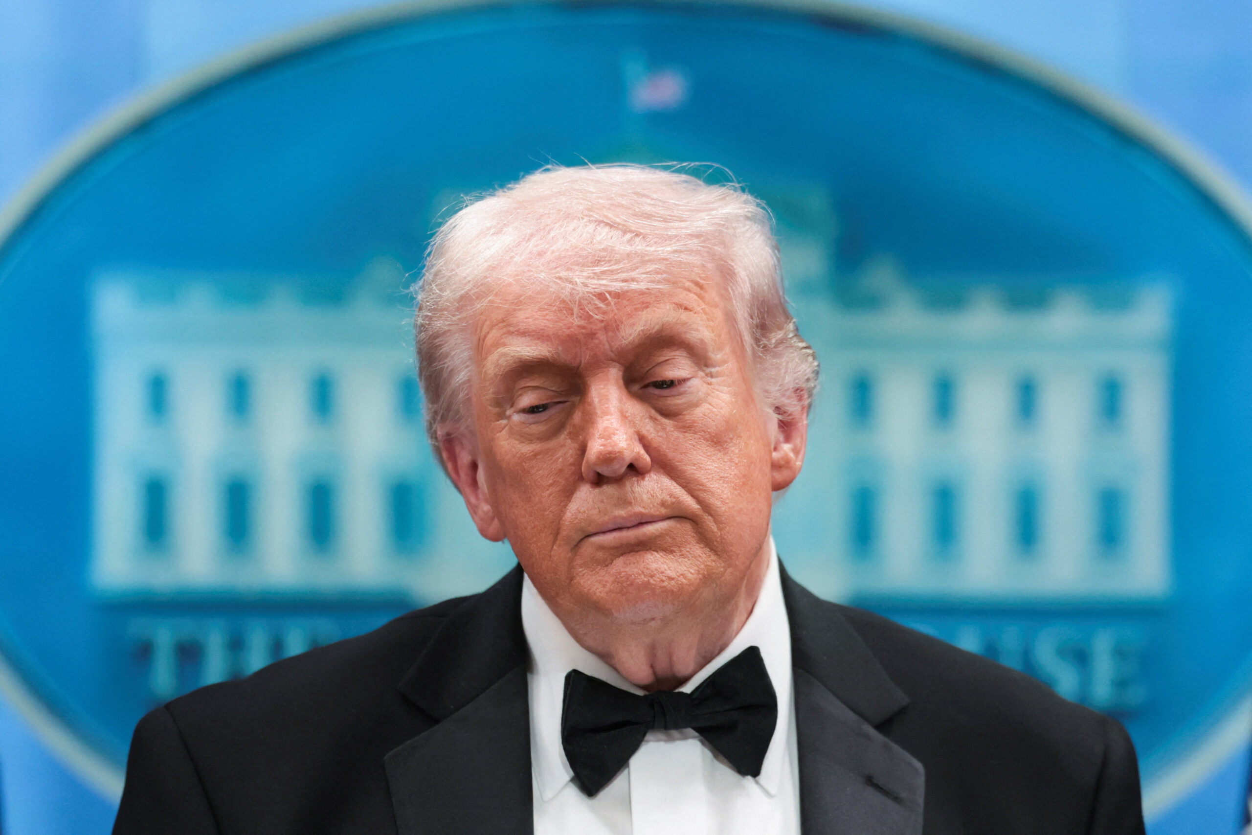 trump:-“excelente-estado-de-saude,-com-inchaco-nas-pernas-e-hematomas”,-diz-medico