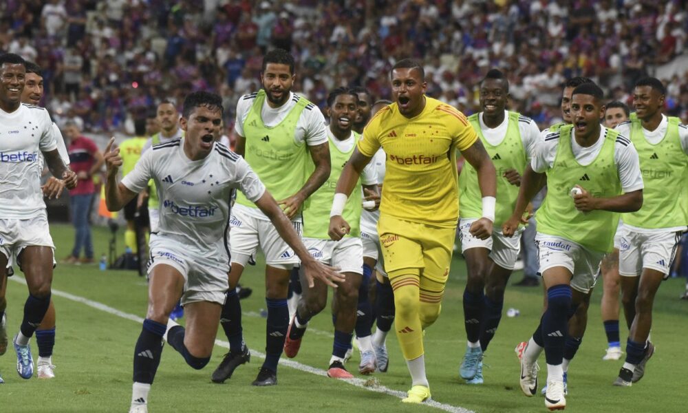 cruzeiro-vence-fortaleza-e-deixa-zona-de-rebaixamento