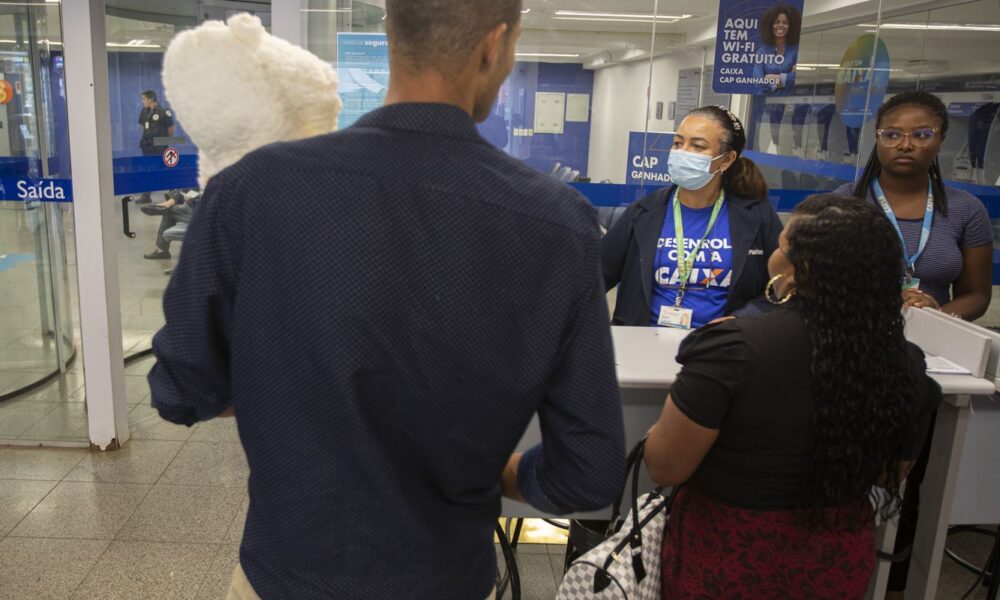 bancos-aumentam-horario-de-atendimento-em-mutirao-do-desenrola