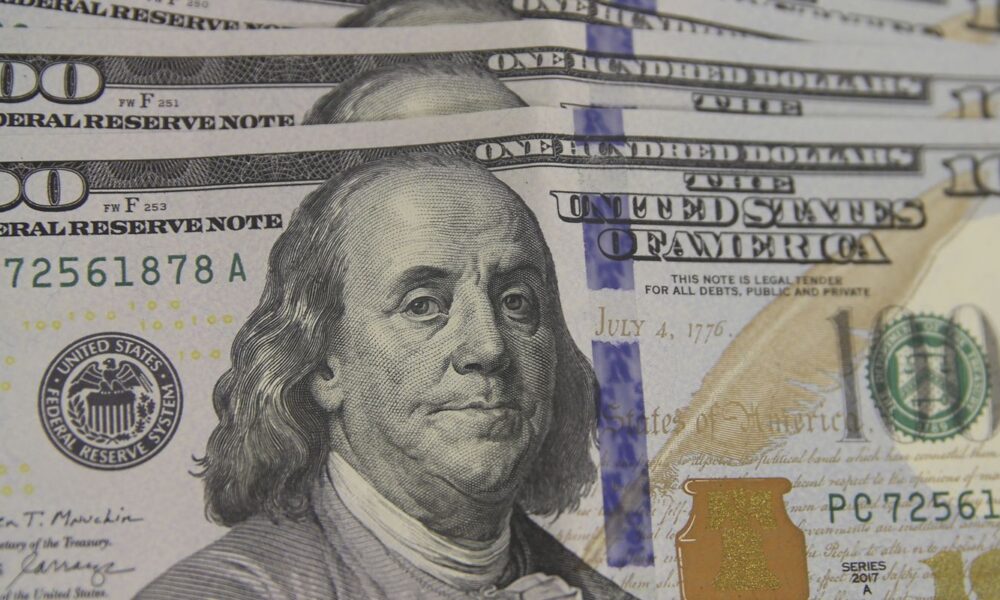 dolar-tem-maior-alta-diaria-em-dois-meses-e-sobe-para-r$-4,94