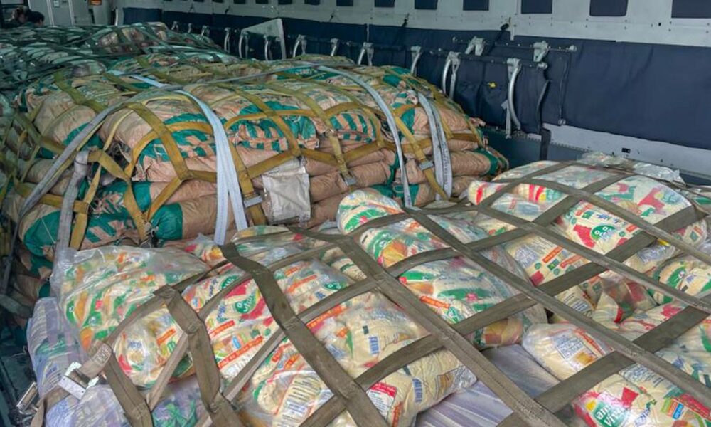 aviao-com-11-toneladas-de-ajuda-para-vitimas-da-guerra-decola-no-rj