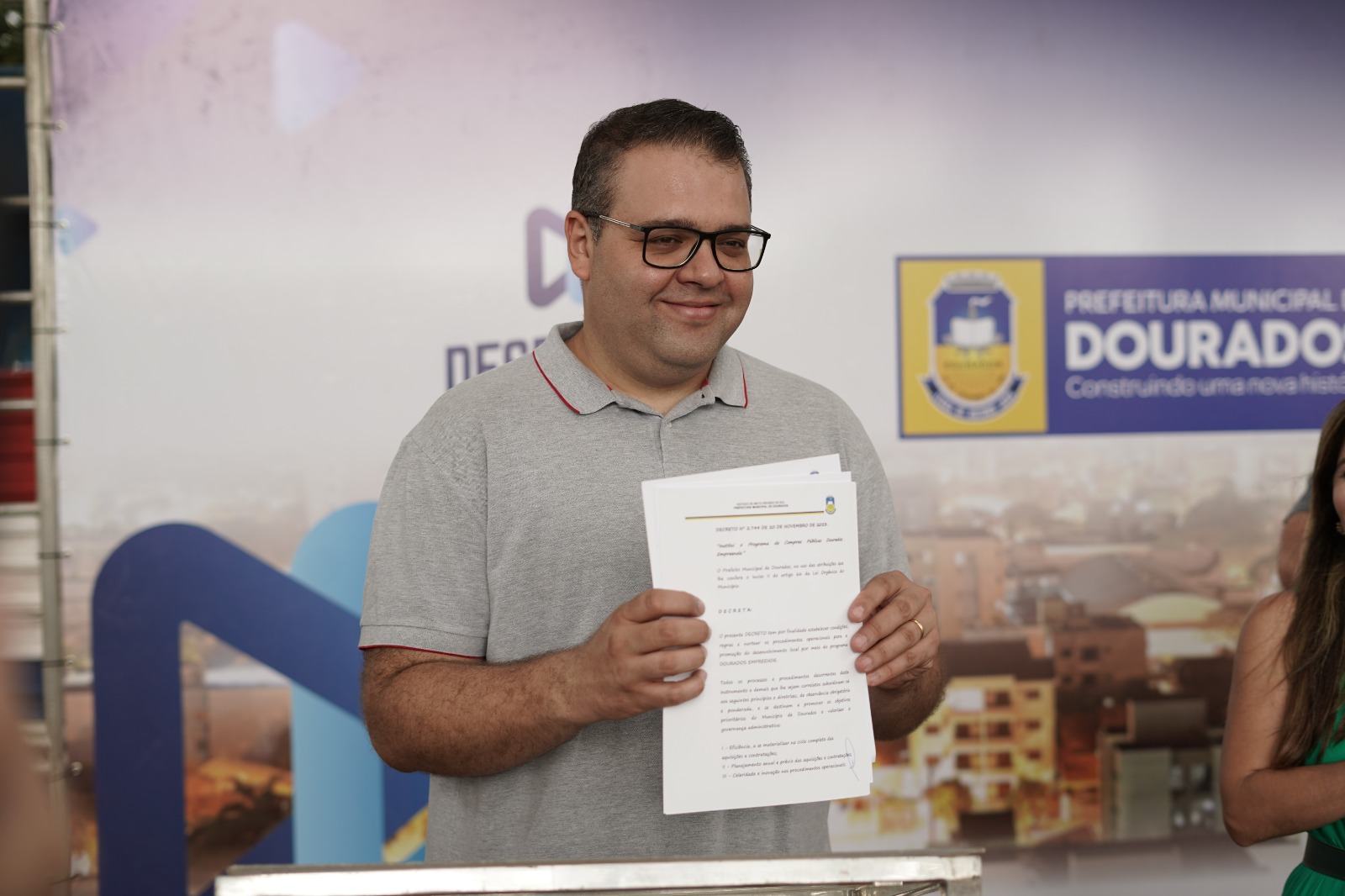 durante-a-9o-edicao-do-desenvolve-dourados-em-acao,-alan-guedes-assina-lei-do-programa-empreende-|-portal-prefeitura-de-dourados