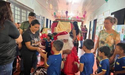 papai-noel-visita-escolas-municipais-da-reserva-indigena-|-portal-prefeitura-de-dourados