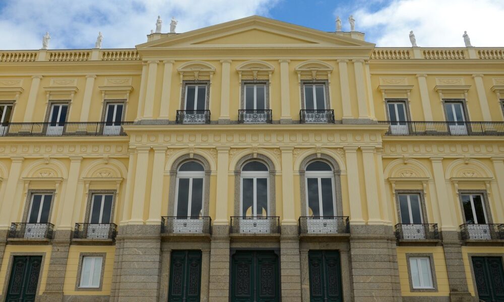 pessoas-fisicas-podem-ajudar-na-reconstrucao-do-museu-nacional-do-rio