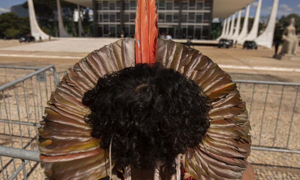 indigenas-e-partidos-recorrem-ao-stf-para-suspender-marco-temporal