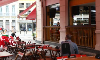 mais-da-metade-dos-bares-e-restaurantes-opera-sem-lucro-em-novembro