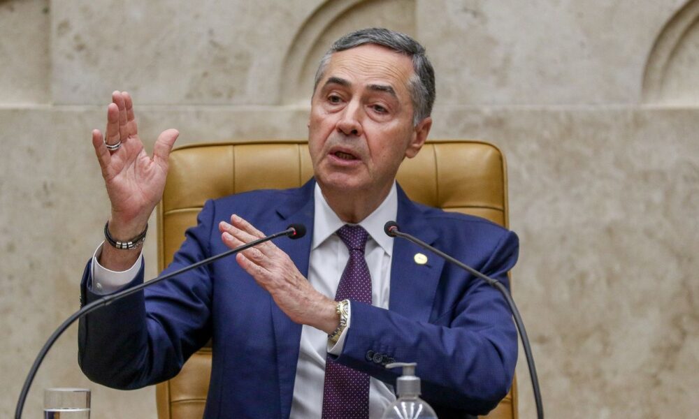 “jamais-esqueceremos”,-diz-barroso-em-sessao-solene-por-8-de-janeiro