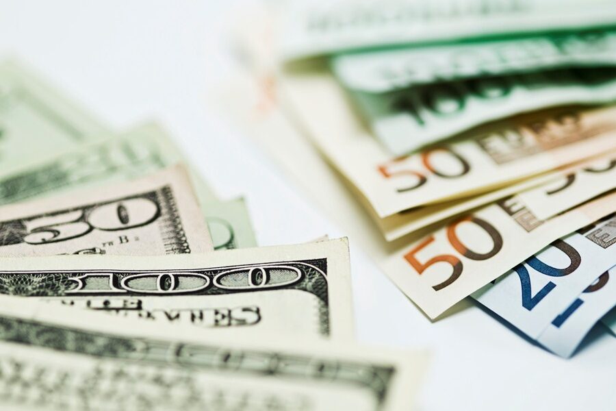 moedas-globais:-dolar-cai-ante-maioria-de-divisas-rivais,-no-aguardo-de-cpi-e-apos-fala-de-diretor-do-fed