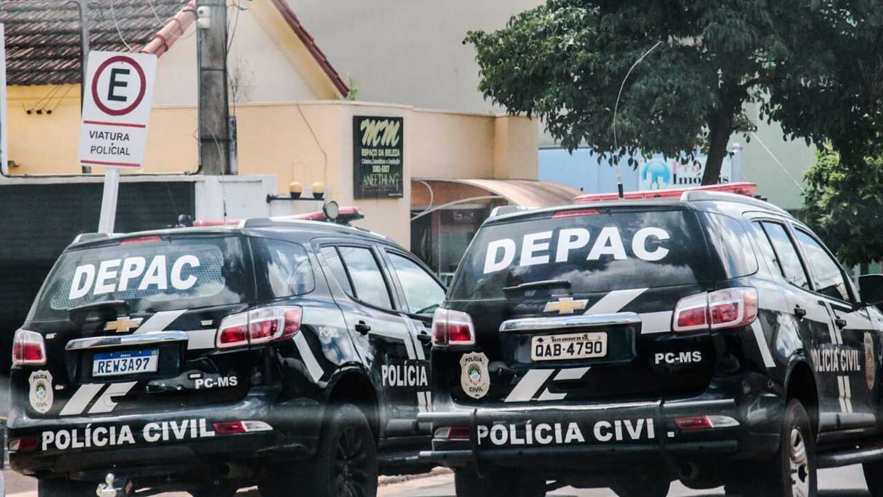 homem-e-preso-por-arremessar-pedras,-tijolos-e-ossos-na-rua-e-quase-acertar-carros-no-coophasul