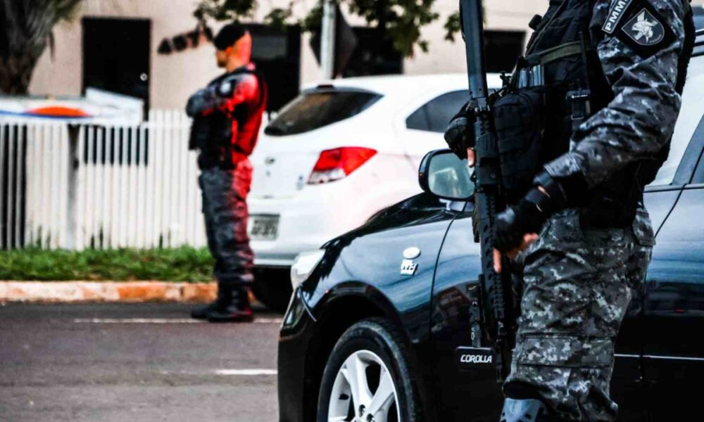suspeitos-de-roubar-carro-sao-baleados-por-policial-de-folga-no-aero-rancho