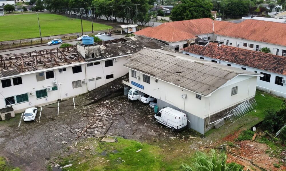 temporal-destelha-hospital-sao-vicente-ferrer,-no-rs