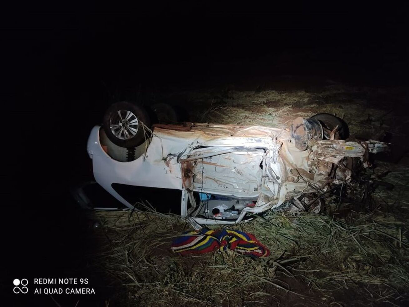 acidente-envolvendo-caminhao-boiadeiro-e-dois-carros-deixa-motorista-em-estado-grave