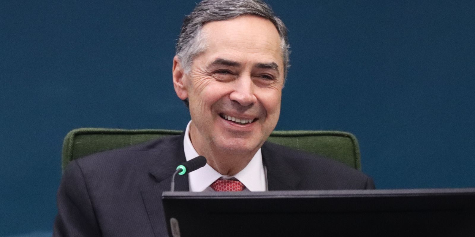 barroso:-comandante-do-exercito-contribui-para-pacificacao-do-pais