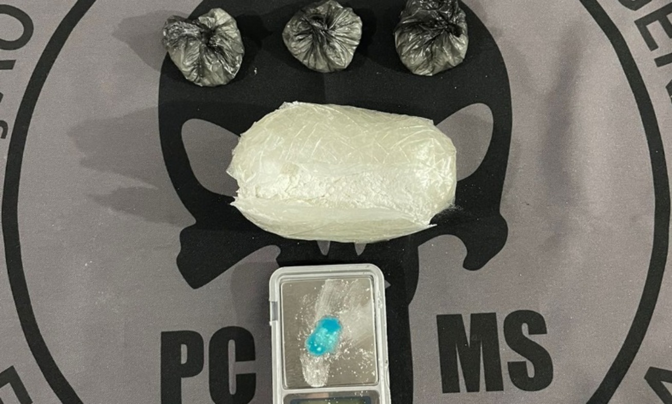 mulher-e-presa-em-flagrante-por-trafico-de-drogas-em-praca-de-nova-andradina