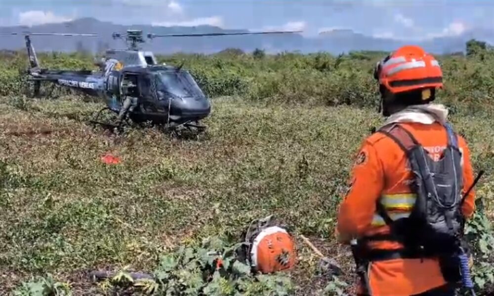 video:-bombeiros-sao-levados-de-helicoptero-a-local-edificio-acesso-com-incendios-na-serra-do-amolar