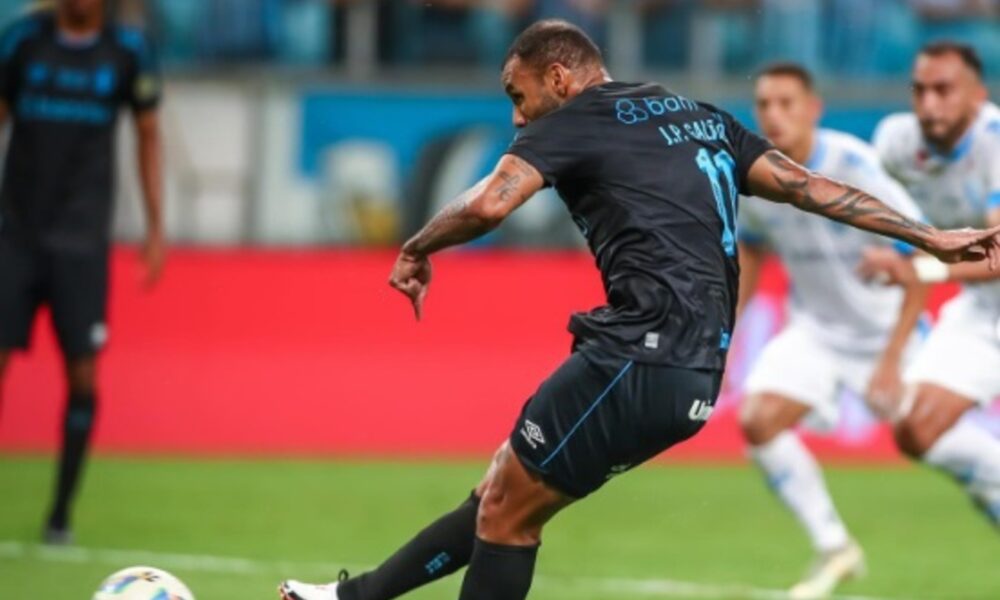 gremio-ganha-quinta-seguida-com-2-a-0-no-novo-hamburgo-e-dispara-no-gaucho