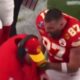 namorado-de-taylor-swift,-travis-kelce-fica-furioso-no-super-bowl-e-agarra-treinador