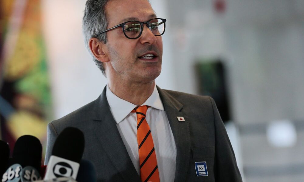 zema-defende-no-stf-posicao-de-nao-cobrar-vacina-em-escolas-de-minas