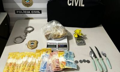 em-cumprimento-de-mandado,-mulher-e-presa-com-crack-para-venda-e-dinheiro