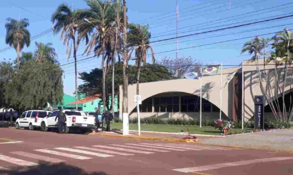tornozeleira-‘entrega’-alvo-de-operacao-do-gaeco-proibido-de-entrar-na-prefeitura-de-sidrolandia