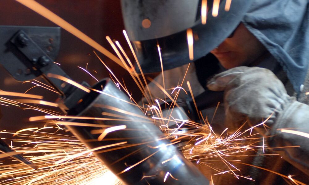 producao-da-industria-cai-1,6%-de-dezembro-para-janeiro