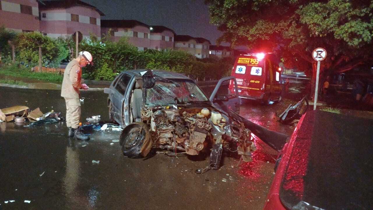 video:-passageira-fica-presa-nas-ferragens-de-carro-em-colisao-contra-poste-na-gunter-huns