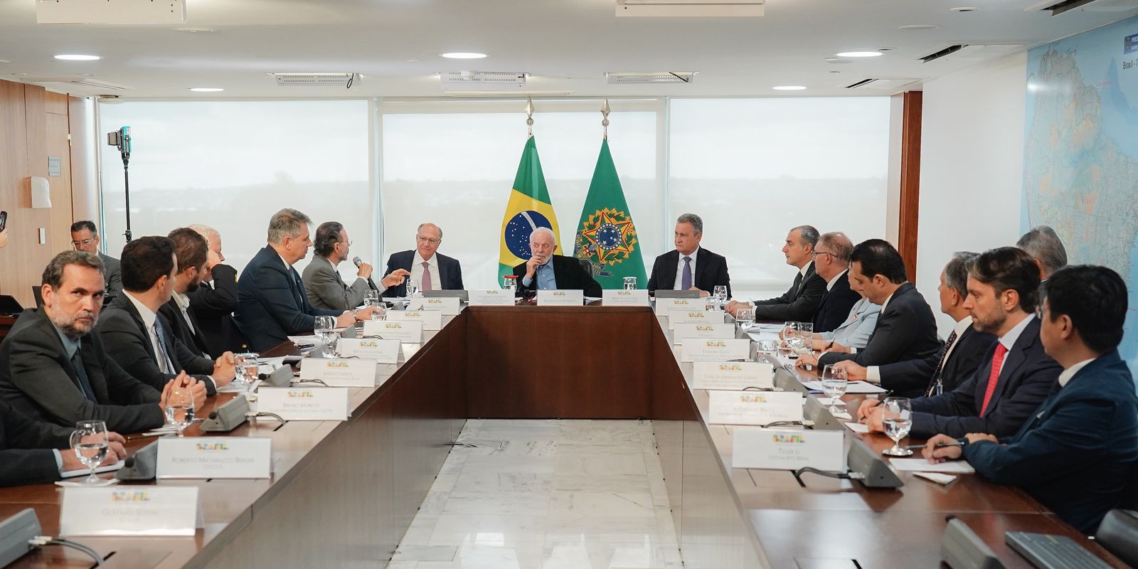 governo-e-montadoras-debatem-producao-de-carros-bioeletricos-no-brasil