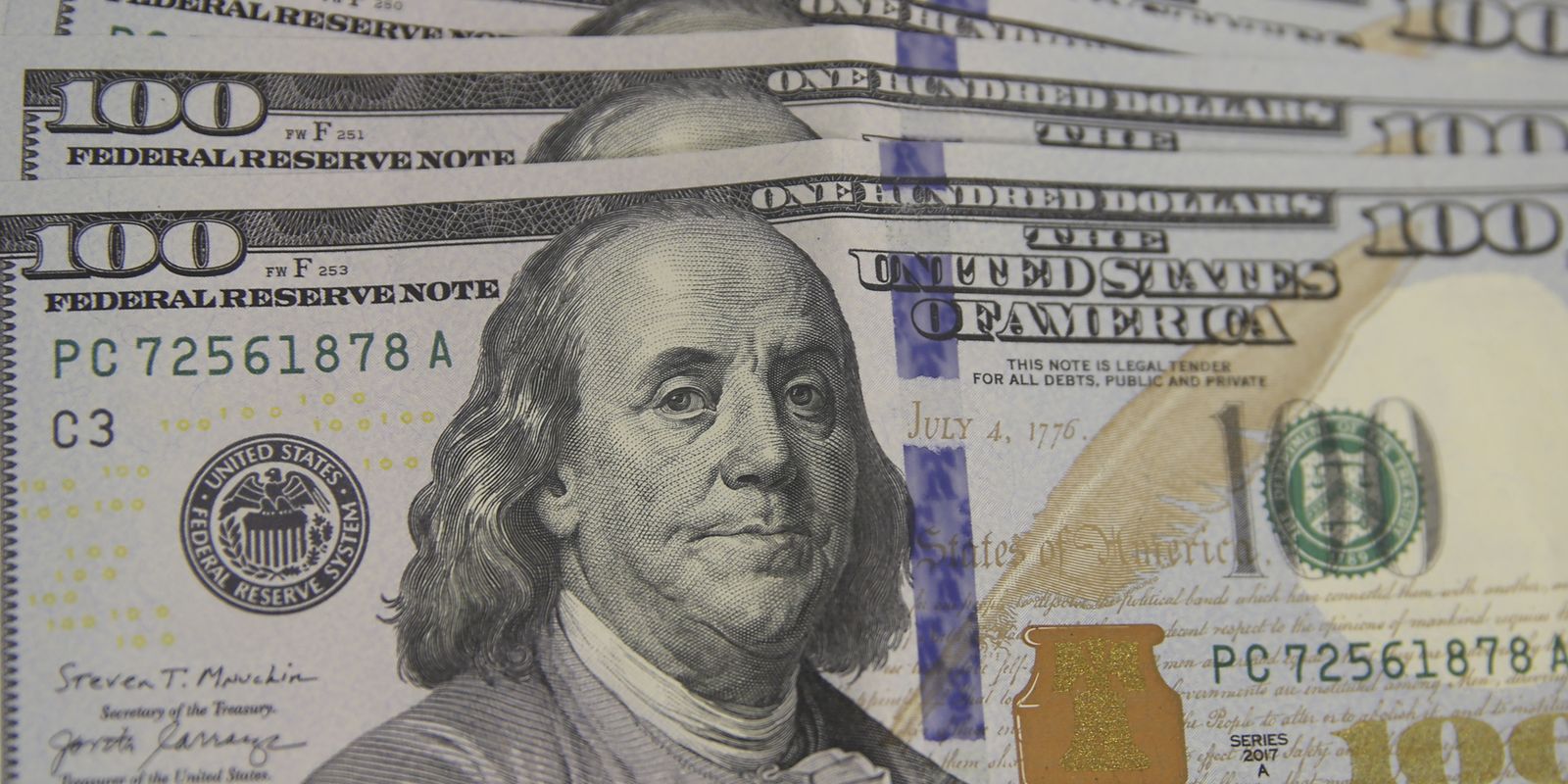 dolar-aproxima-se-de-r$-5-com-dados-economicos-no-brasil-e-nos-eua