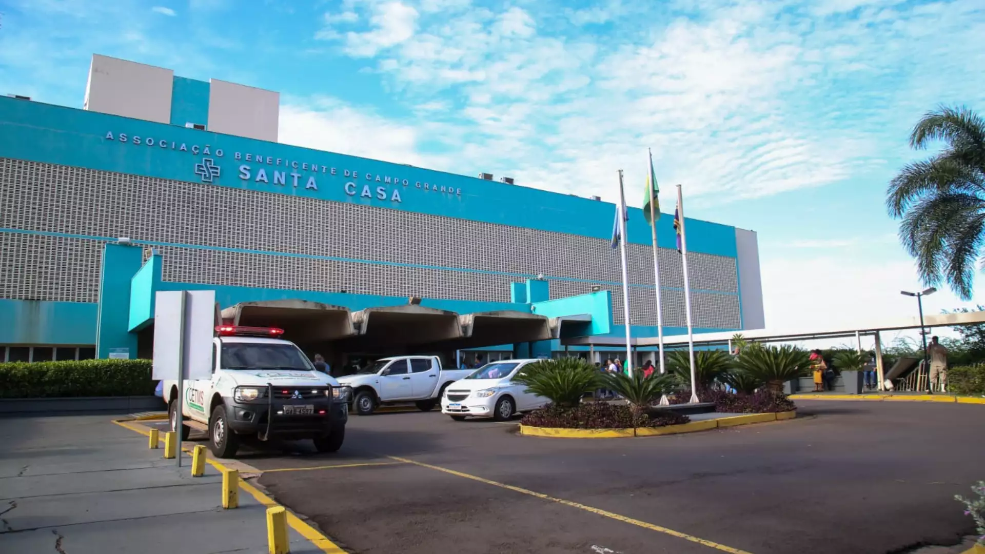 idoso-cai-ao-descer-de-veiculo,-bate-a-cabeca-e-morre-na-santa-casa-de-campo-grande