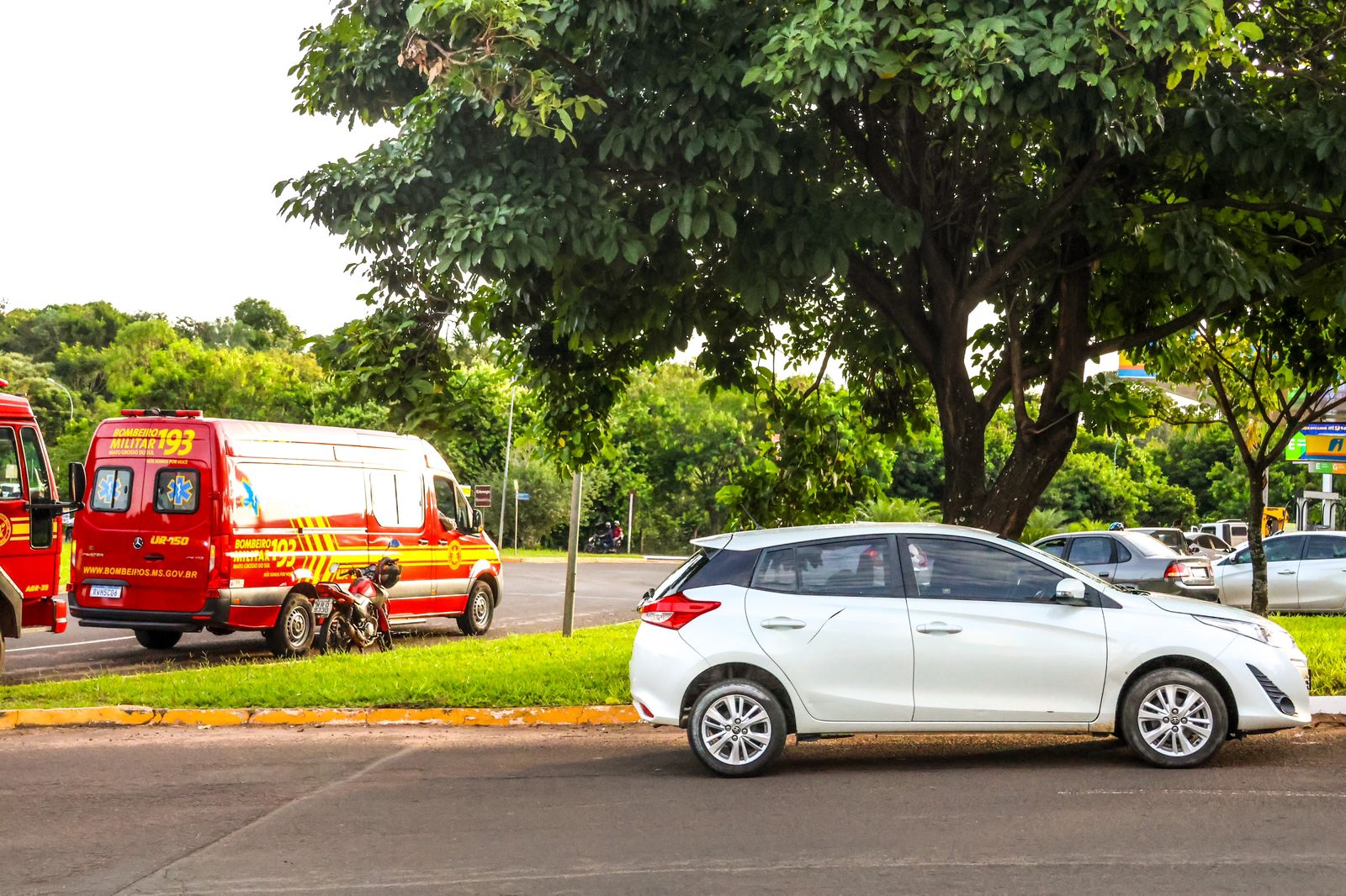 motorista-nao-ve-bicicleta-eletrica-e-mulher-fica-ferida-em-rotatoria-do-rita-vieira