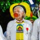 cacique-raoni-recebe-honraria-de-macron-e-pede-demarcacoes-a-lula