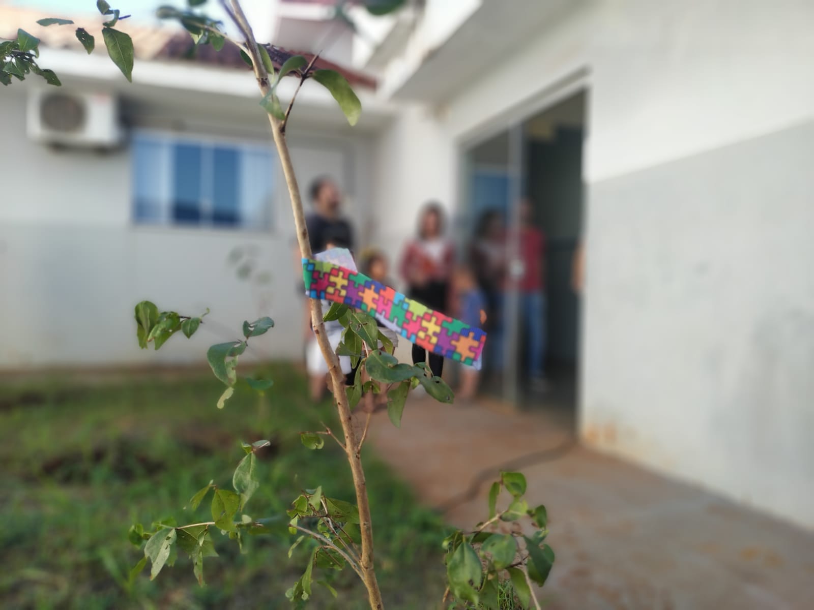 criancas-com-tea-fazem-plantio-de-arvores-pelo-dia-de-conscientizacao-sobre-o-autismo-|-portal-prefeitura-de-dourados